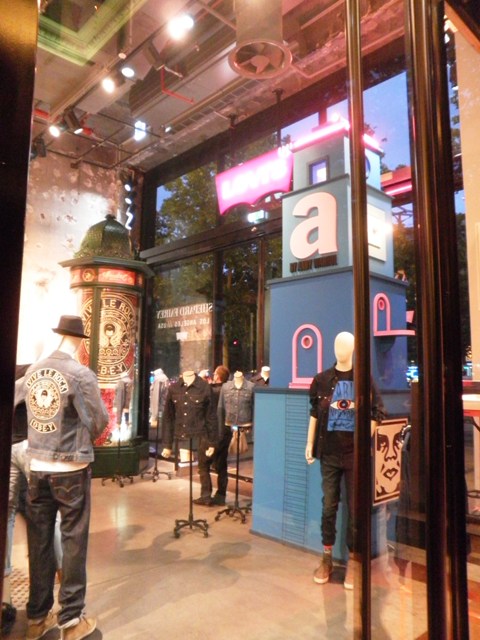 Shepard Fairey et André chez Levi's