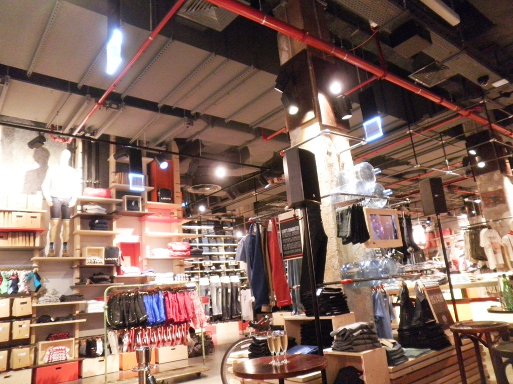 Shepard Fairey et André chez Levi's