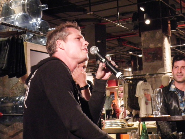 Shepard Fairey et André chez Levi's