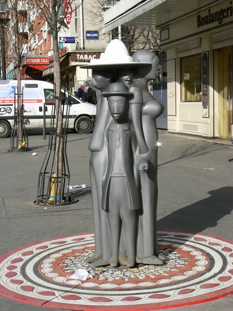 Eau de Paris Fontaine Poings d'eau de Pascale Marthine Tayou