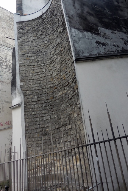 Vestige de l’enceinte de Philippe Auguste rue du Louvre