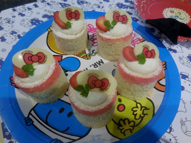 Madame Câlin et Hello Kitty