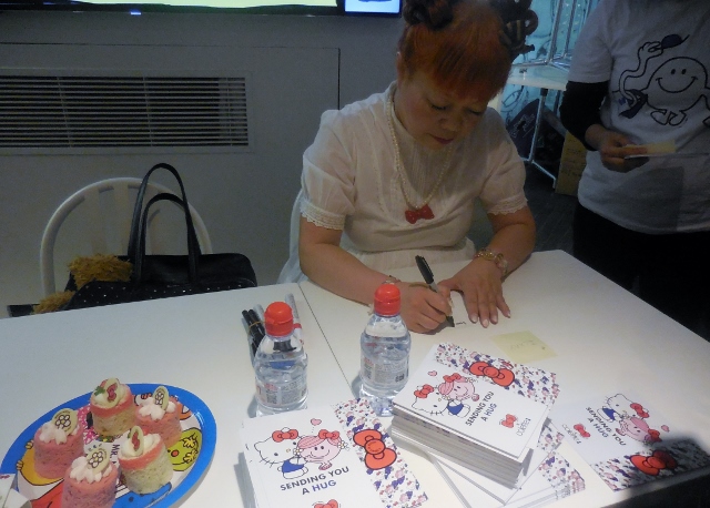 Madame Câlin et Hello Kitty