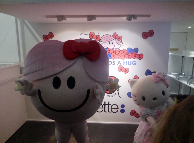 Madame Câlin et Hello Kitty