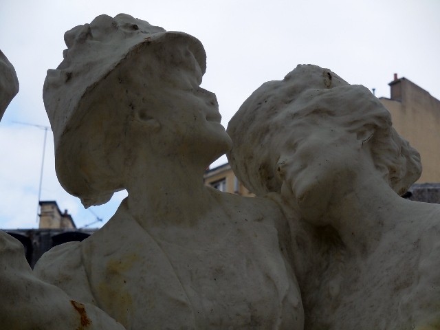 La Sainte Catherine, hommage à L'Ouvrière parisienne dans le Square Montholon