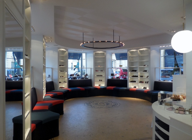 Six Pieds Trois Pouces