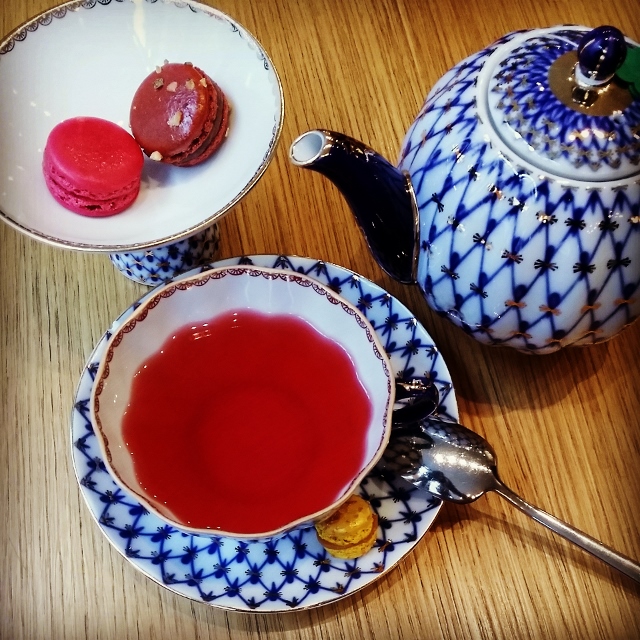 Acide, Restaurant à desserts salons de thé