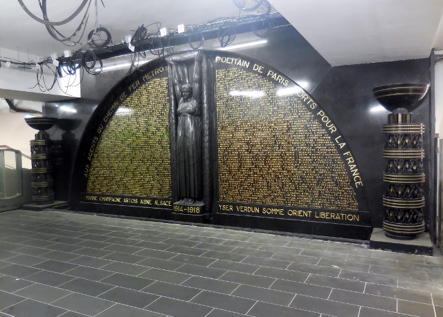 Le monument aux morts du métro Richelieu Drouot
