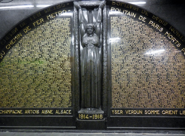 Le monument aux morts du métro Richelieu Drouot