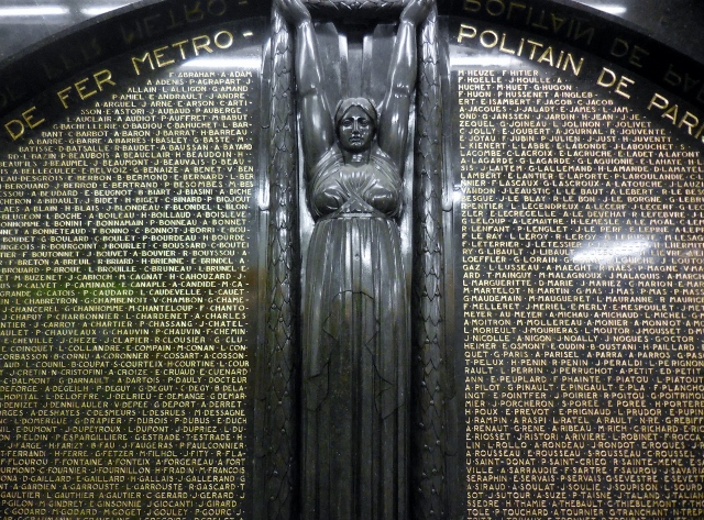 Le monument aux morts du métro Richelieu Drouot