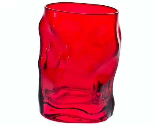 Verre à eau rouge