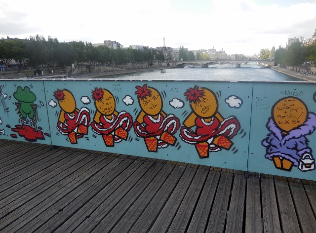 Jace sur le Pont des Arts