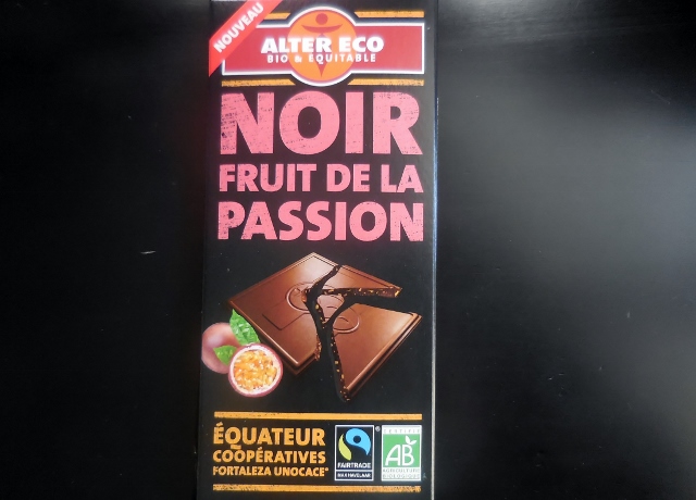 lait fourré praliné et noir fruit de la passion