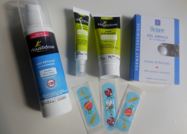 Dans sa trousse de toilette (4)