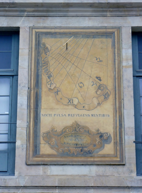 cadrans-solaires-de-linstitut-de-france-2-472x640