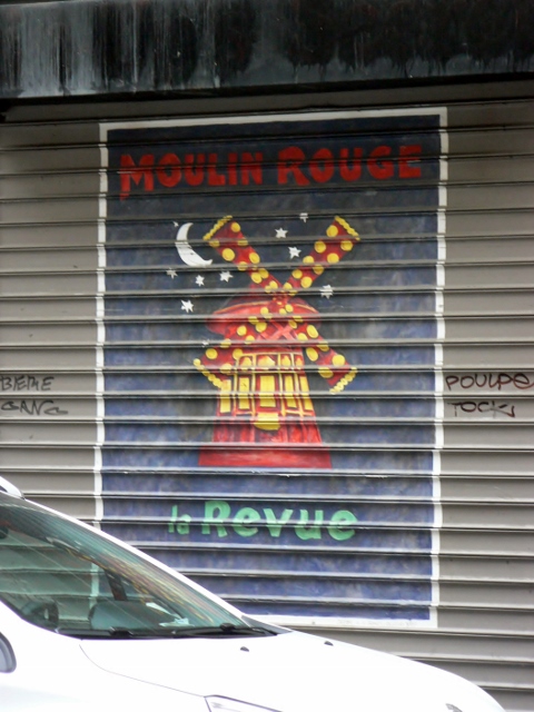 Les rideaux métalliques de la rue Cavalotti
