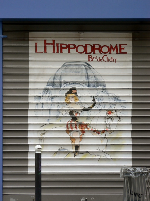 Les rideaux métalliques de la rue Cavalotti