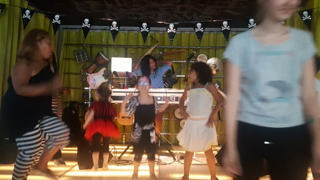 KIDZ PARTY MAMA SHELTER