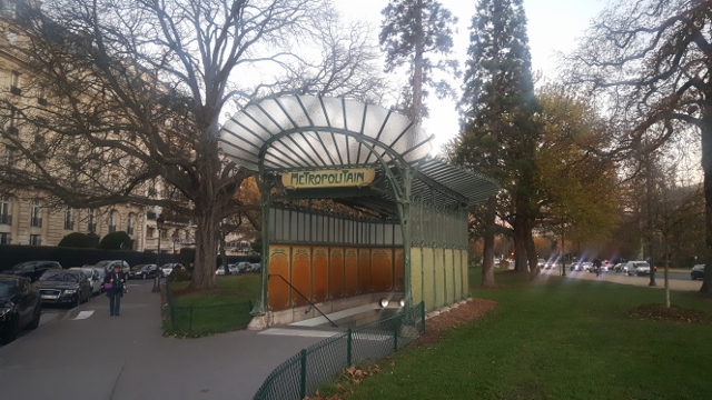 L'édicule Guimard de la station de métro Porte Dauphine