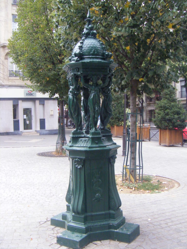Eau de Paris Fontaine Wallace Place