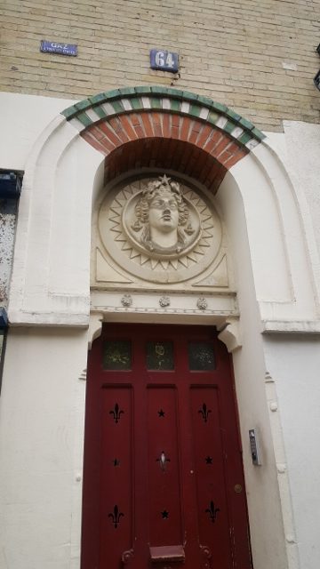 Femme Lumière 64 rue du Mont Cenis