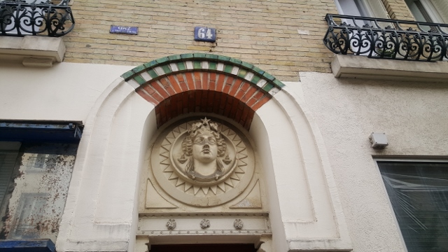 Femme Lumière 64 rue du Mont Cenis 