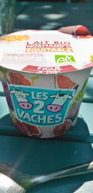 Les Commis et les yaourts Gourmeuh Les 2 Vaches