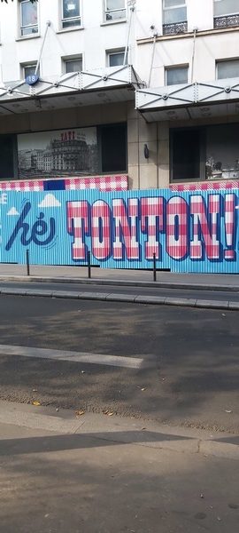 Fresque hommage à Tati Barbès par La Main Gauche