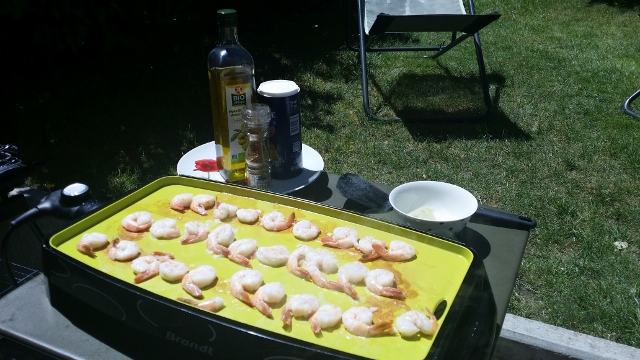 Crevettes, mini-brochettes et merguez à la Plancha !